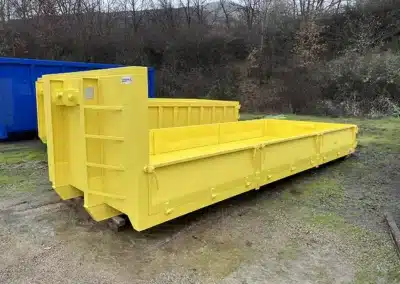 Plateau avec ridelles rabattables